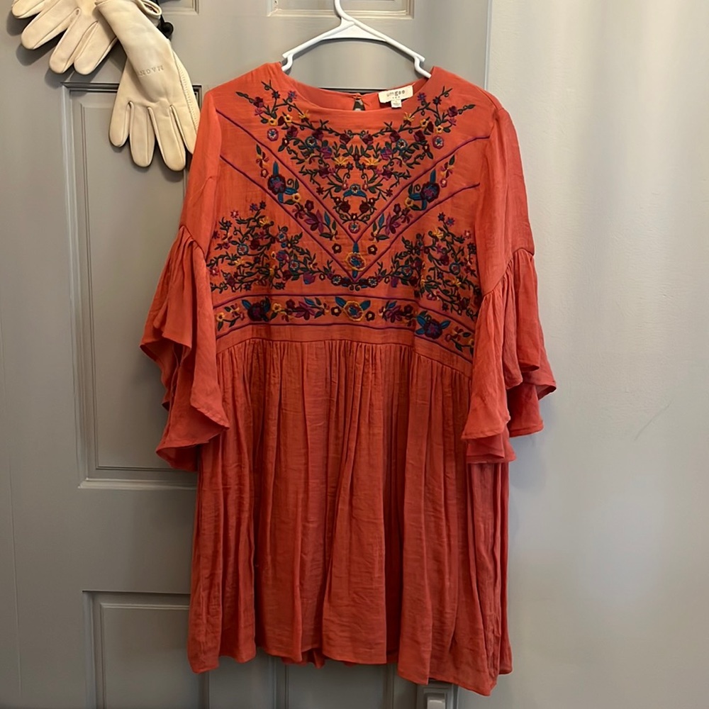 Lightly worn embroidered Umgee tunic dress with trumpet sleeves.